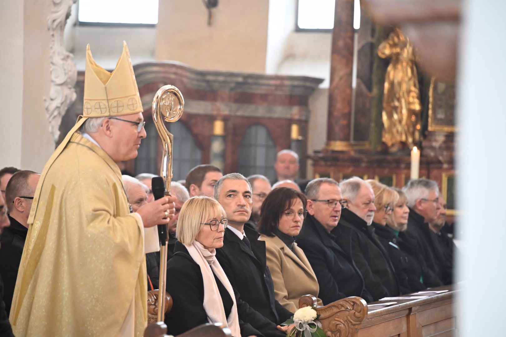 und hoffte, dass Eltern und Großeltern den Glauben weitertragen