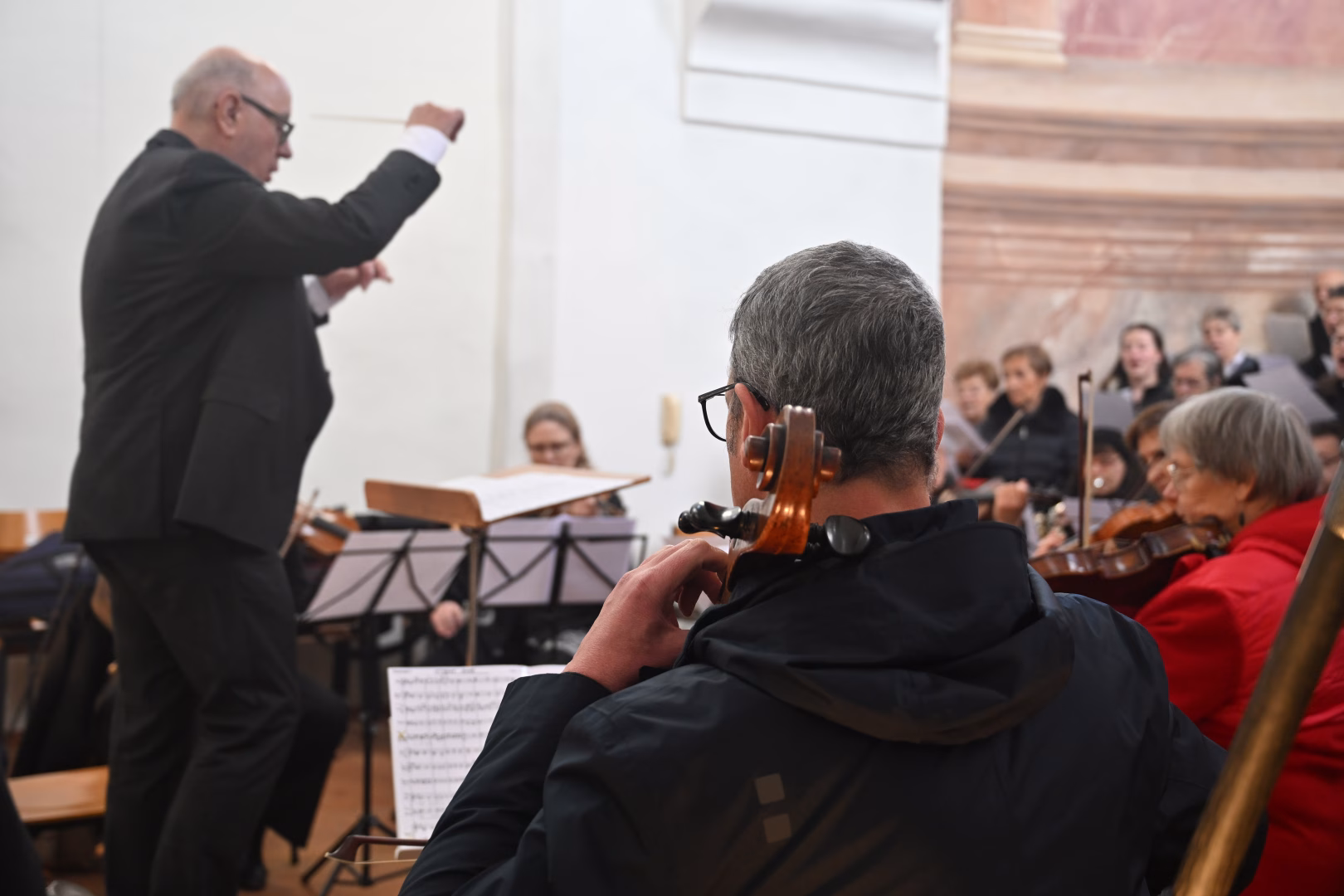 Chorleiter Dr. Ulrich Volta-Seufzer und seine Musiker leisteten ganze Arbeit